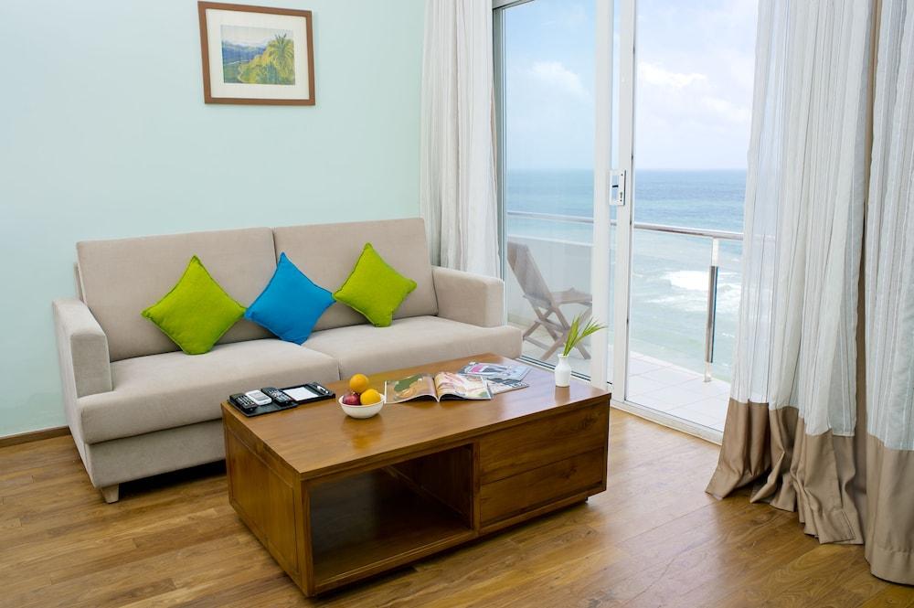 Ocean Edge Suites & Hotel Colombo Exteriör bild
