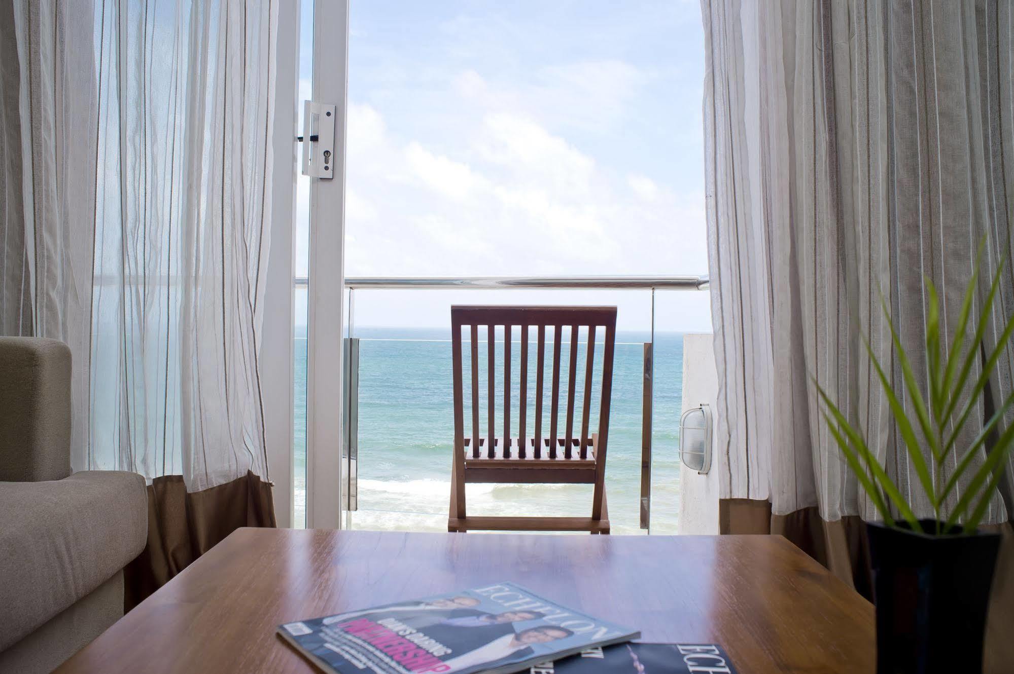 Ocean Edge Suites & Hotel Colombo Exteriör bild