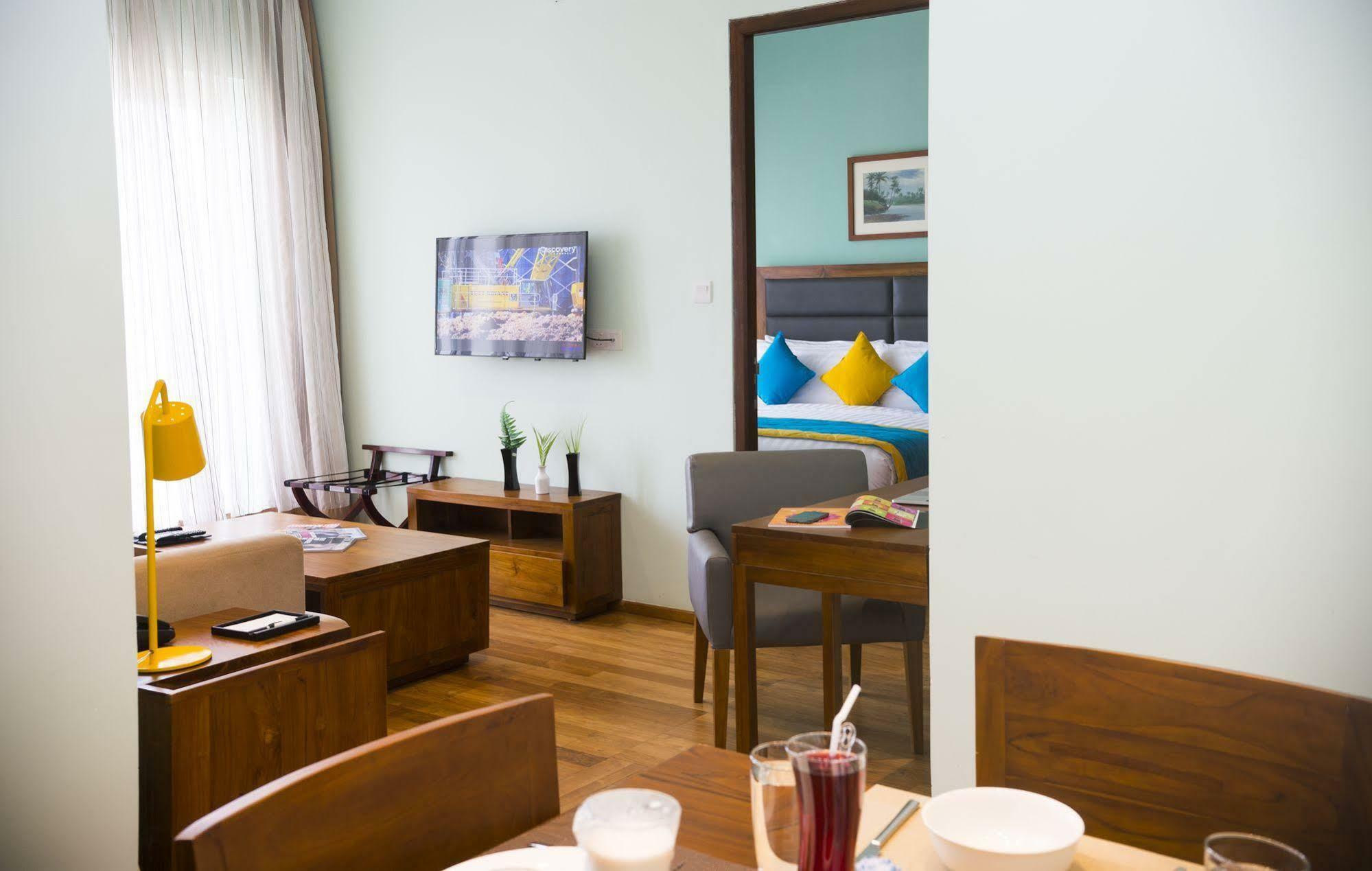 Ocean Edge Suites & Hotel Colombo Exteriör bild